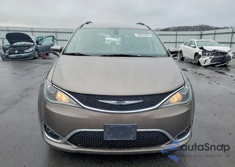 2017 Chrysler Pacifica Touring L Plus из США, поврежденный, VIN 2C4RC1EG3HR752710